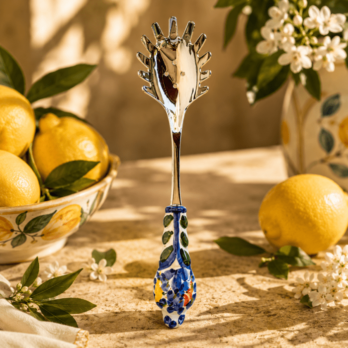 hand-painted-italian-ceramic-spaghetti-ladle-fiore Hand-painted Italian ceramic spaghetti ladle fiore-inspired decoration made in Perugia, Italy